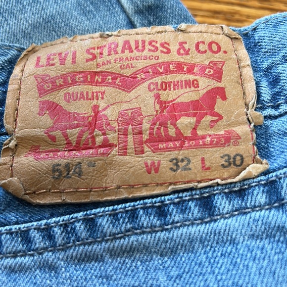 Levi’s 514 stonewashed jeans.  Size 32x30. - Picture 2 of 7